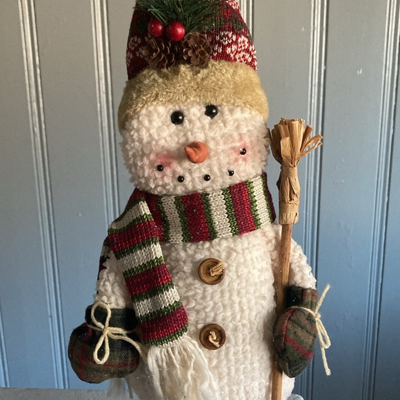 NWT- 19” Standing Snowman ⛄️ Holiday Greeter Decoration Holding Broom 🧹 Adj.Hat - Picture 6 of 17